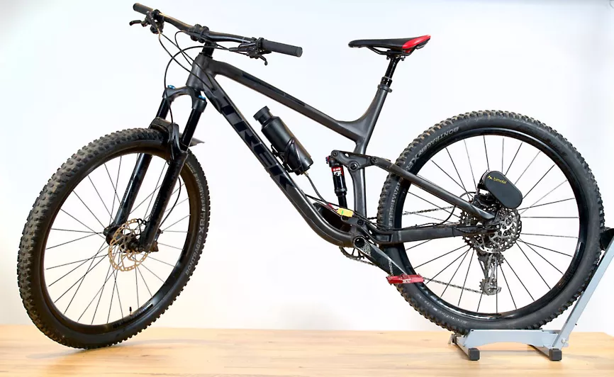 Bimotal Elevate가 장착된 Trek 전기 자전거